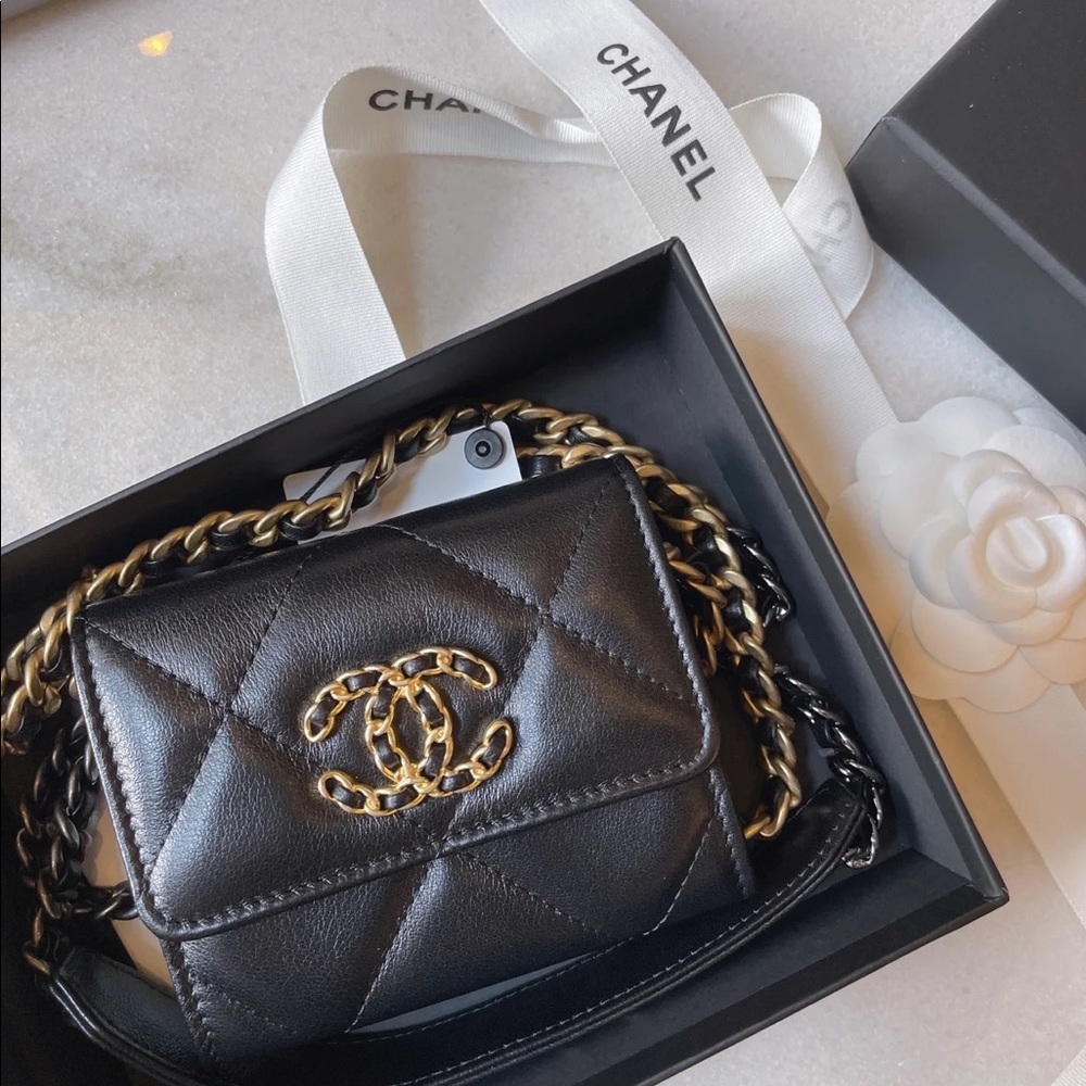 Chanel 19  Lambskin Quilted Flap Purse With Chain Black